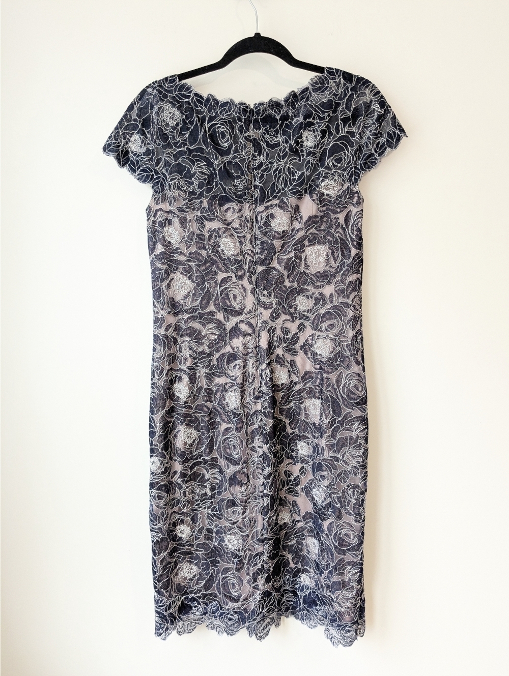NEW Tadashi Shoji Rose Motif - Picture 5 of 8